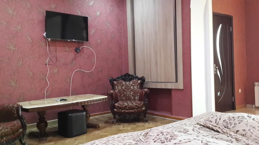 Edemi Hotel Kutaisi Exteriör bild