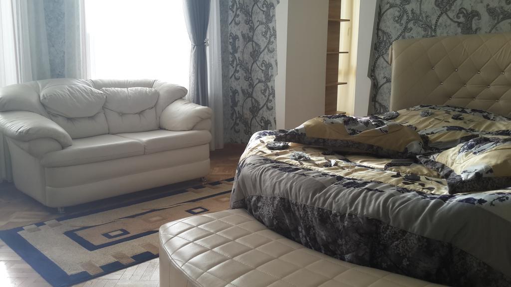 Edemi Hotel Kutaisi Rum bild