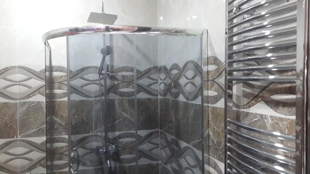 Edemi Hotel Kutaisi Rum bild
