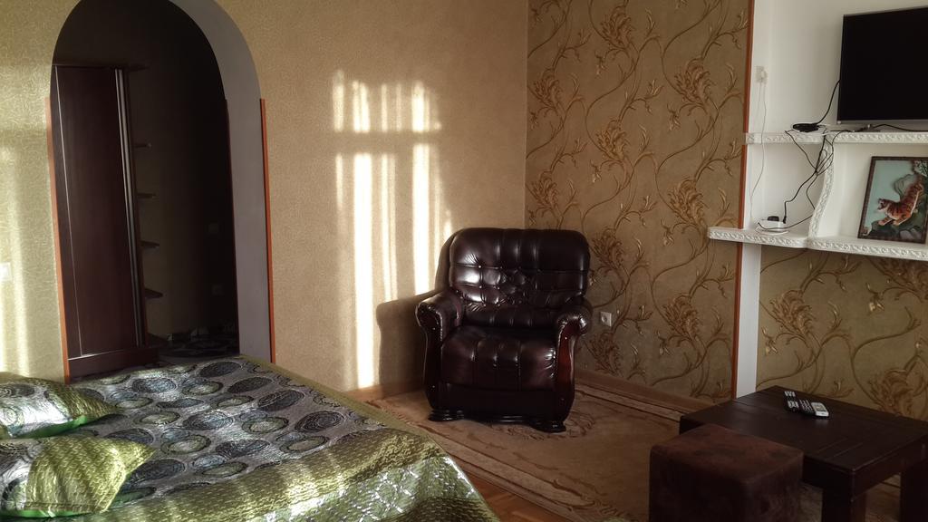 Edemi Hotel Kutaisi Rum bild
