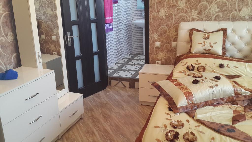 Edemi Hotel Kutaisi Rum bild